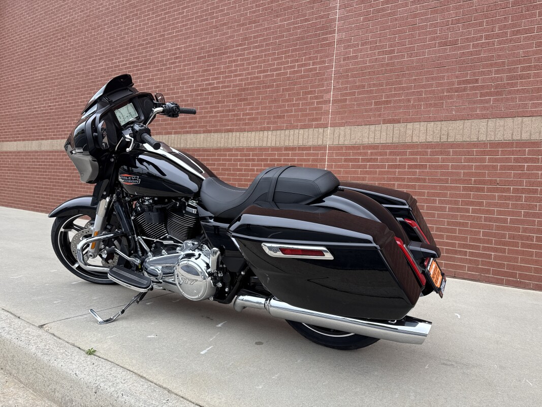 FLHX 2025 Street Glide - Photo 6