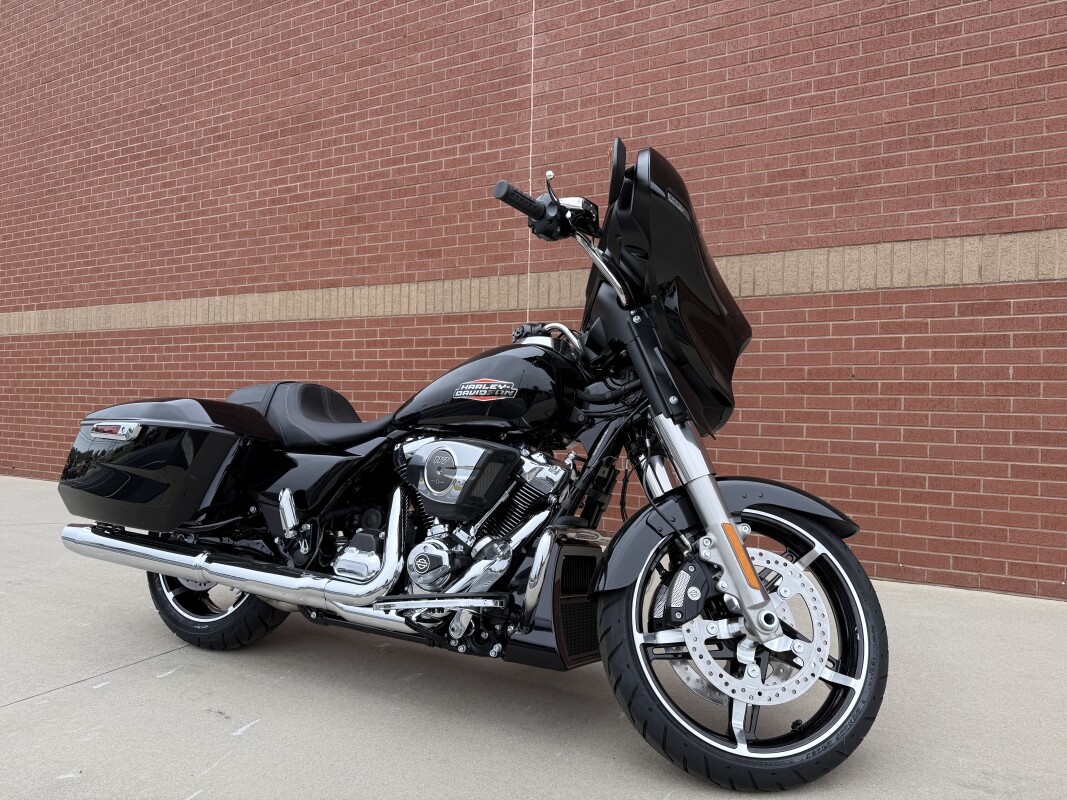 FLHX 2025 Street Glide - Photo 2
