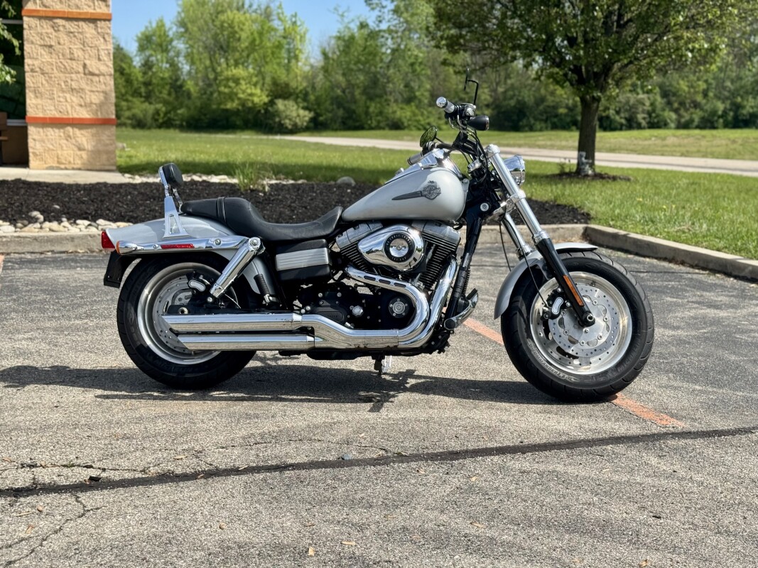 2010 Harley-Davidson® Fat Bob® Brilliant Silver Denim