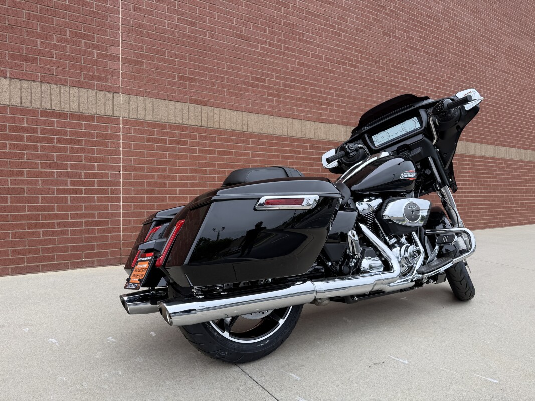 FLHX 2025 Street Glide - Photo 4