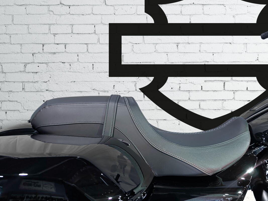2025 Harley-Davidson Road Glide Midnight Firestorm - Black Finish - Photo 6