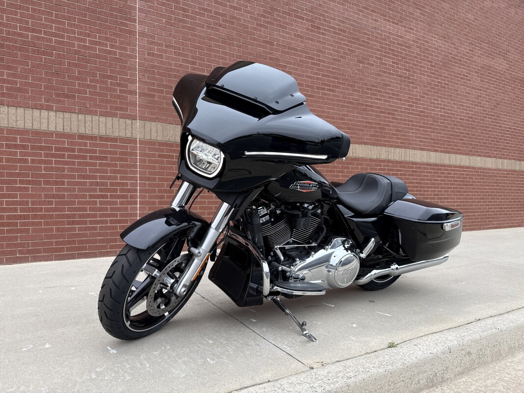 FLHX 2025 Street Glide - Photo 8