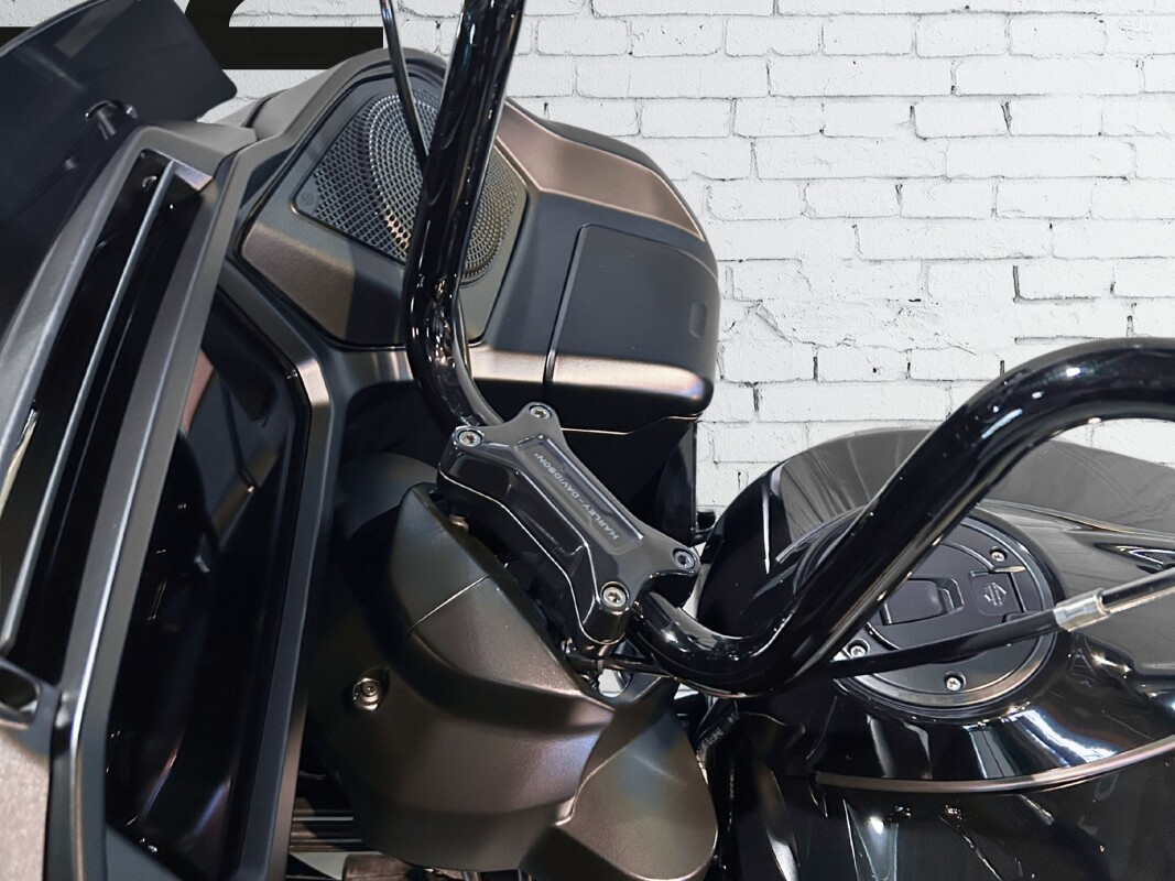 2025 Harley-Davidson Road Glide Midnight Firestorm - Black Finish - Photo 9