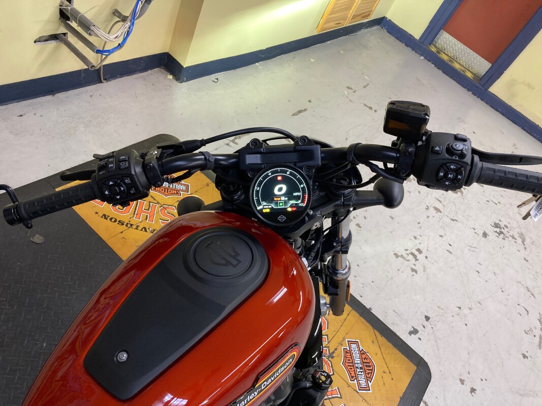 2025 Harley-Davidson® Nightster® Special Whiskey Fire RH975, photo 6