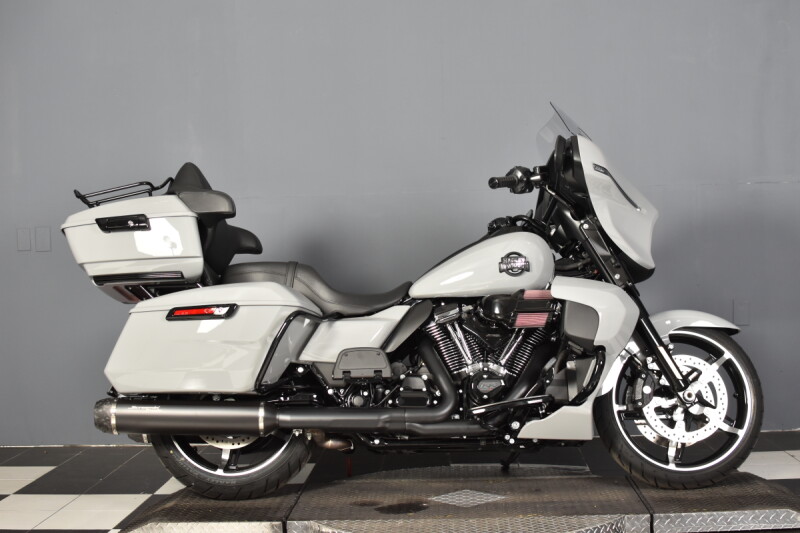 2025 Street Glide Ultra Motorcycle | Desert Wind Harley-Davidson®