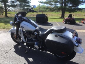 2025 Harley-Davidson® Heritage Classic White Onyx w/Laced Wheels thumb 2