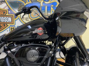 2025 Harley-Davidson<sup>®</sup> Road Glide® Midnight Firestorm - Black Finish thumb 3