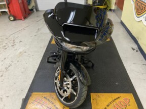 2025 Harley-Davidson<sup>®</sup> Road Glide® Midnight Firestorm - Black Finish thumb 2