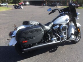 2025 Harley-Davidson® Heritage Classic White Onyx w/Laced Wheels thumb 1