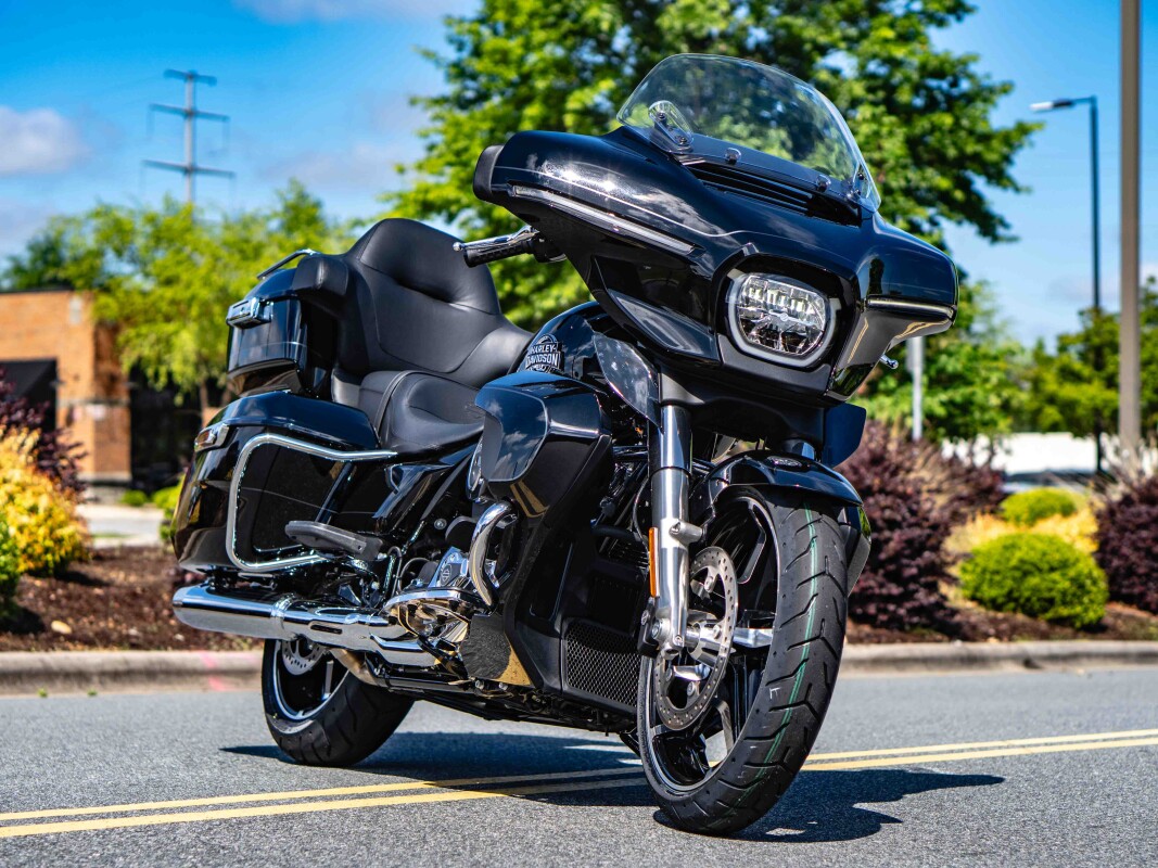 FLHXU 2025 Street Glide Ultra - Photo 8