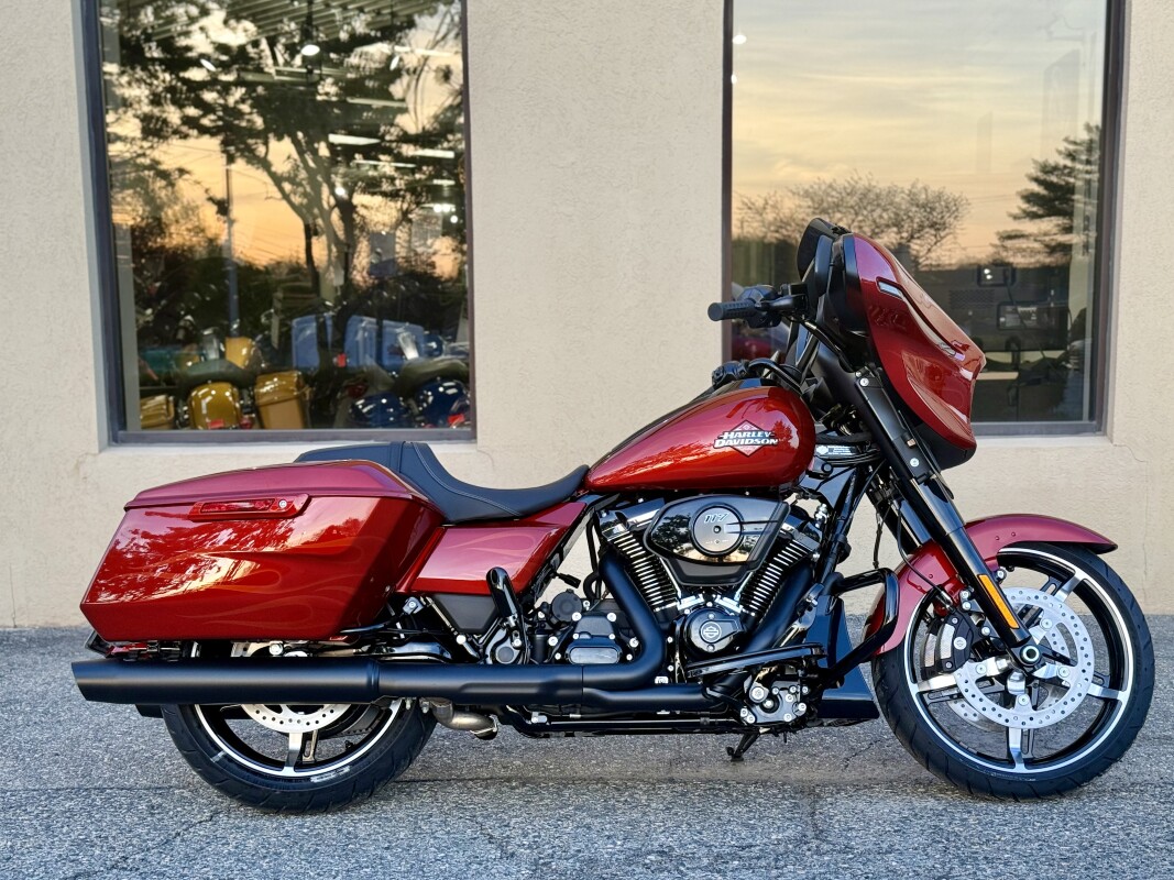 2025 Harley-Davidson Street Glide FLHX - Photo 2