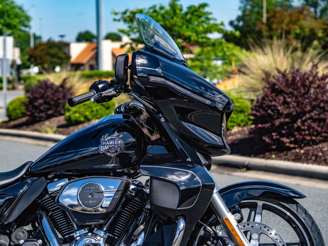 FLHXU 2025 Street Glide Ultra - Photo 10
