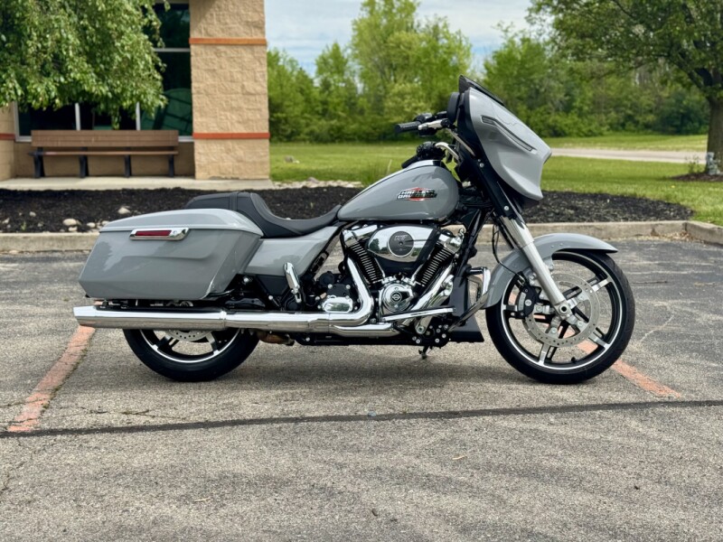 2024 Harley-Davidson<sup>®</sup> Street Glide® Billiard Gray