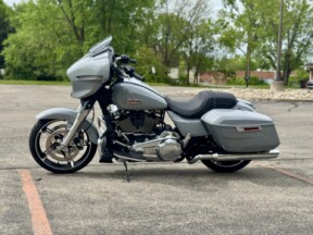 2024 Harley-Davidson<sup>®</sup> Street Glide® Billiard Gray thumb 2