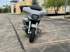 2024 Harley-Davidson<sup>®</sup> Street Glide® Billiard Gray thumb 3