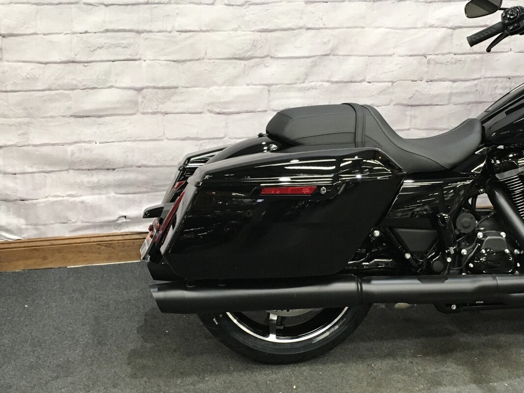 2025 Harley-Davidson Road Glide Vivid Black - Black Finish FLTRX - Photo 2