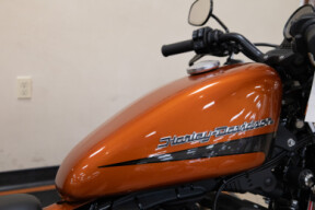 XL 883N 2021 Iron 883<sup>™</sup> thumb 3