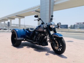 2023 Harley-Davidson® Freewheeler™ Bright Billiard Blue/Billiard Gray thumb 3