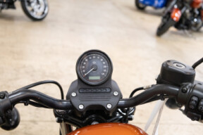 XL 883N 2021 Iron 883<sup>™</sup> thumb 1