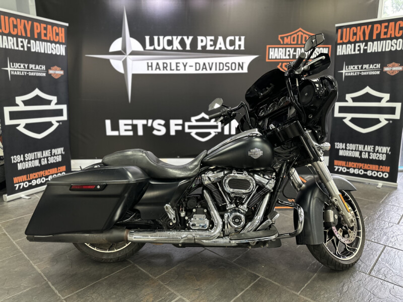 2022 Harley-Davidson<sup>®</sup> Street Glide<sup>®</sup> Special Black Denim