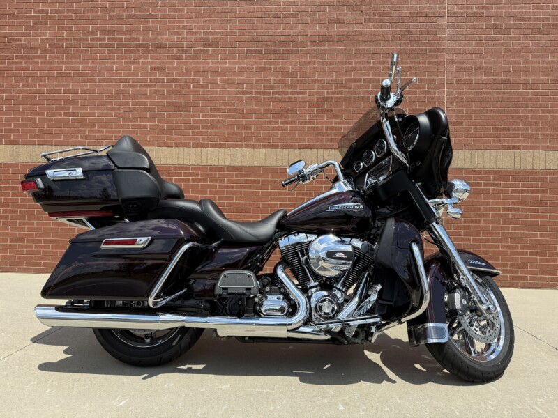 2014 Harley-Davidson® Electra Glide® Ultra Classic® Blackened Cayenne
