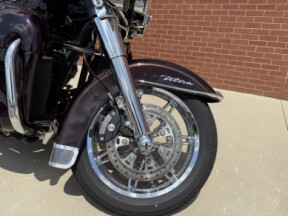 2014 Harley-Davidson® Electra Glide® Ultra Classic® Blackened Cayenne thumb 2