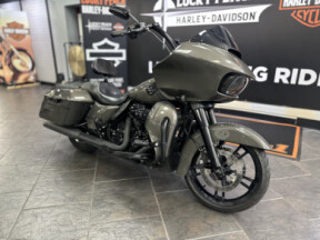 2019 Harley-Davidson<sup>®</sup> Road Glide<sup>®</sup> Industrial Gray thumb 3