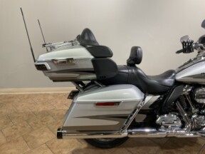 2017 Harley-Davidson<sup>®</sup FLHTKSE CVO<sup>™</sup> Ltd Stardust & Palladium Silver FLHTKSE thumb 0