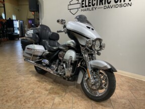 2017 Harley-Davidson<sup>®</sup FLHTKSE CVO<sup>™</sup> Ltd Stardust & Palladium Silver FLHTKSE thumb 2