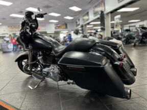 2022 Harley-Davidson<sup>®</sup> Street Glide<sup>®</sup> Special Black Denim thumb 0