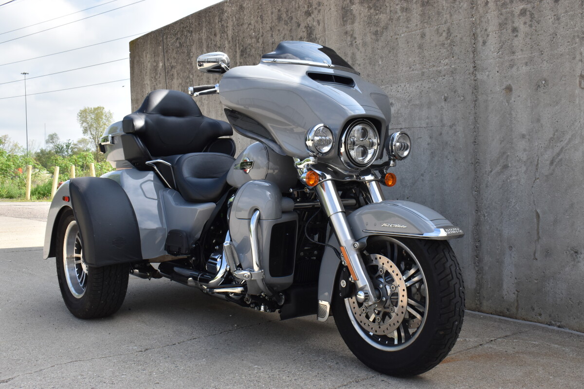 2024 Harley-Davidson Tri Glide Ultra FLHTCUTG - Photo 2