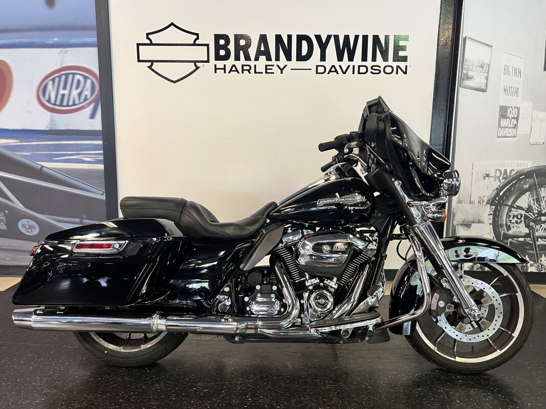 2023 Harley-Davidson Street Glide Vivid Black FLHX