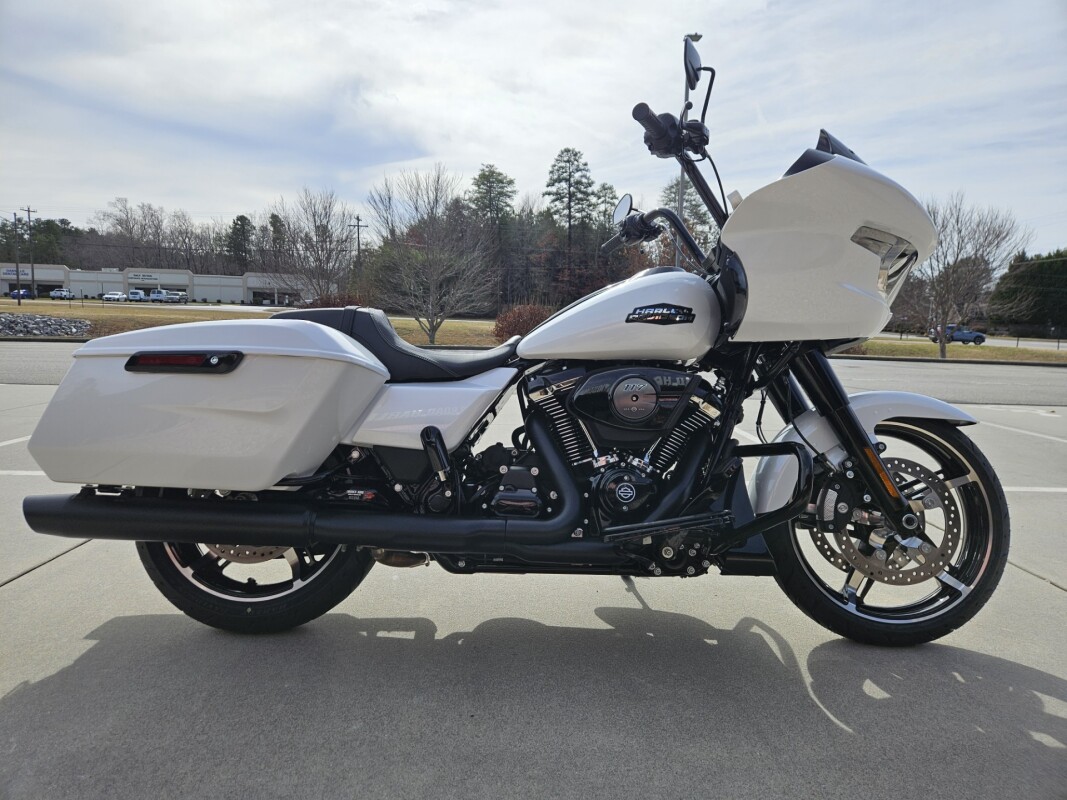 2025 Harley-Davidson Road Glide White Onyx Pearl - Black Finish - Photo 5