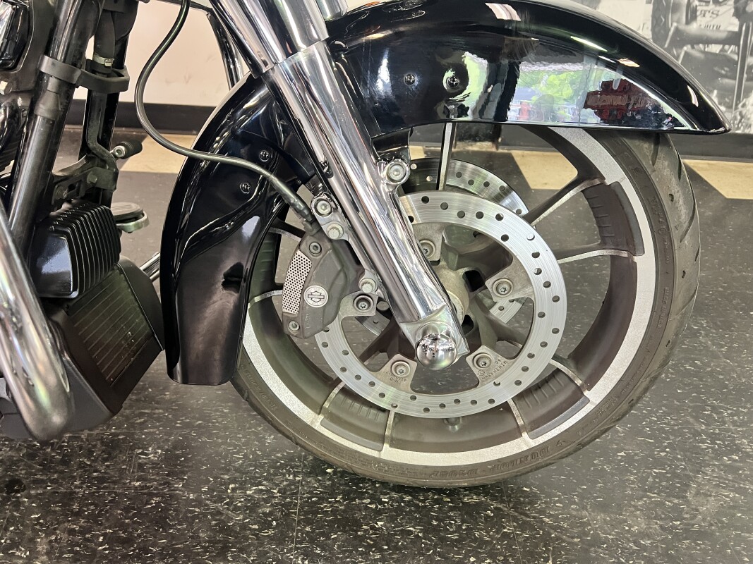 2023 Harley-Davidson Street Glide Vivid Black FLHX - Photo 3