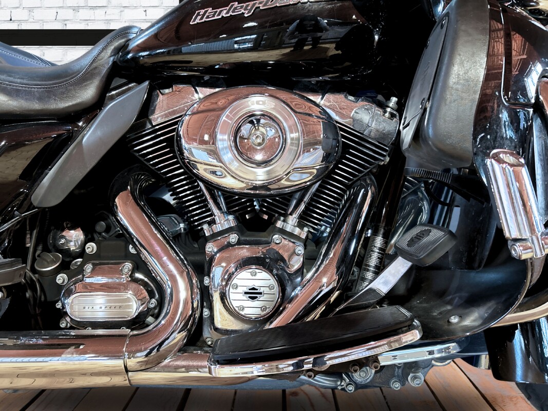 2013 Harley-Davidson Road Glide Ultra Vivid Black (Chrome Finish w/ Cast Whe - Photo 4