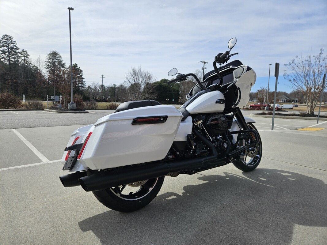 2025 Harley-Davidson Road Glide White Onyx Pearl - Black Finish - Photo 6