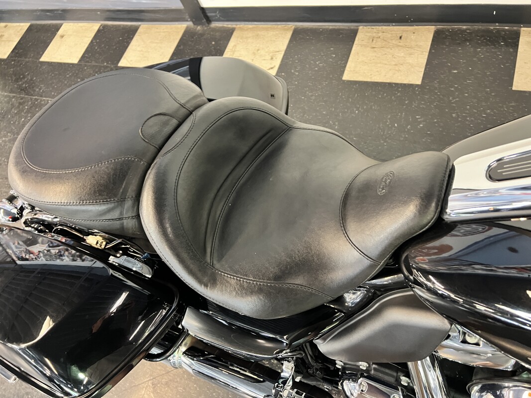 2023 Harley-Davidson Street Glide Vivid Black FLHX - Photo 10
