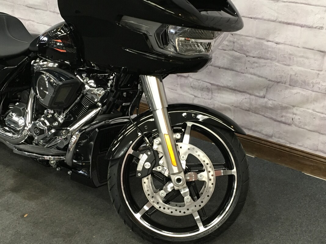 2025 Harley-Davidson Road Glide Vivid Black FLTRX - Photo 4