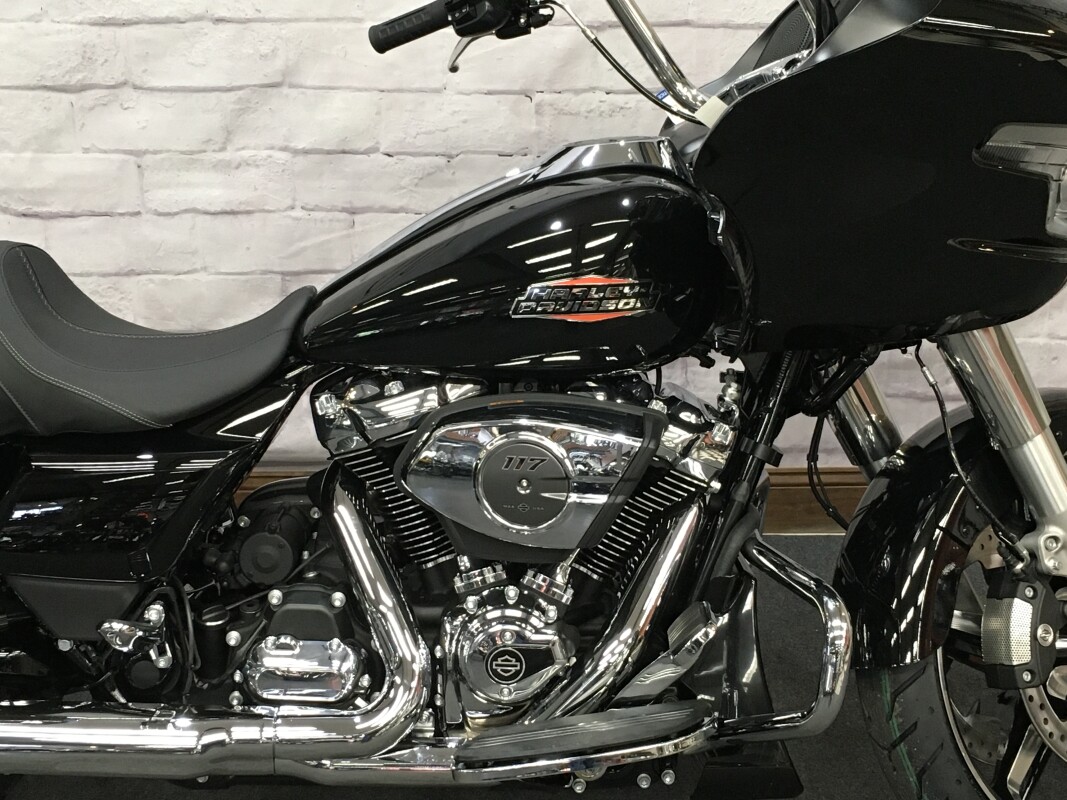 2025 Harley-Davidson Road Glide Vivid Black FLTRX - Photo 3