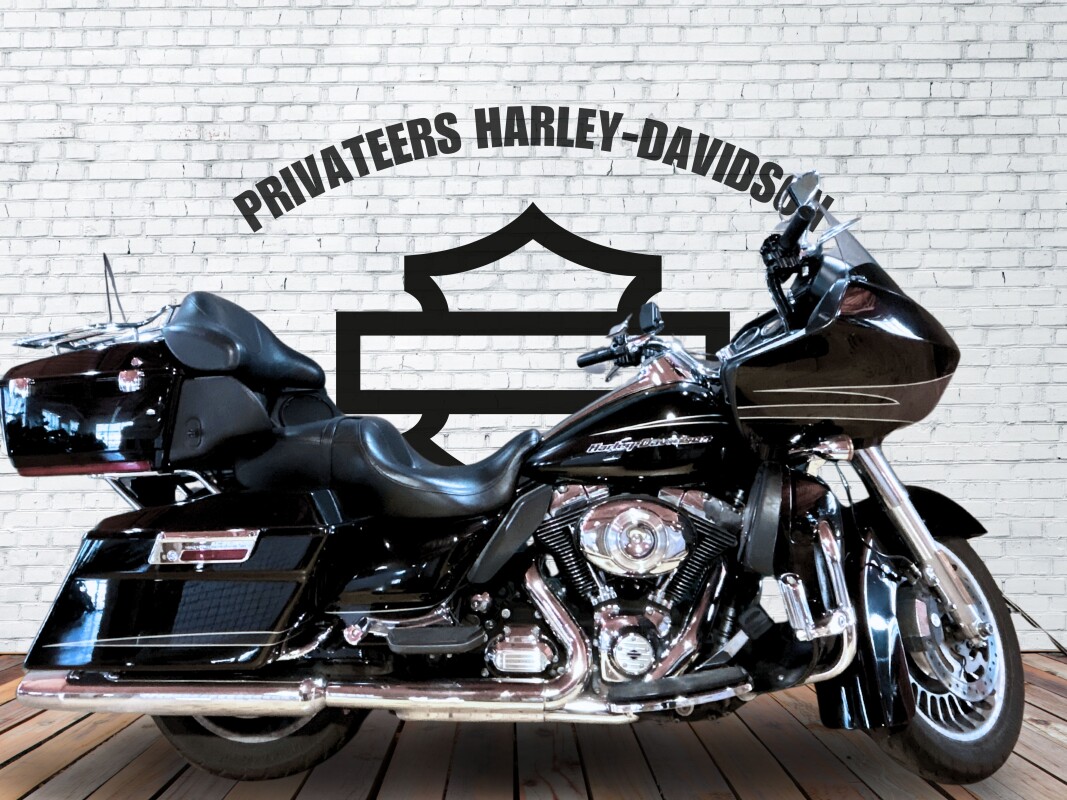 2013 Harley-Davidson Road Glide Ultra Vivid Black (Chrome Finish w/ Cast Whe