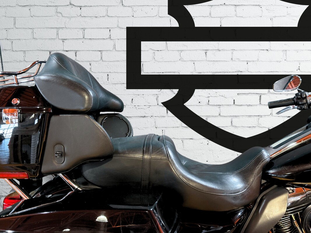 2013 Harley-Davidson Road Glide Ultra Vivid Black (Chrome Finish w/ Cast Whe - Photo 6