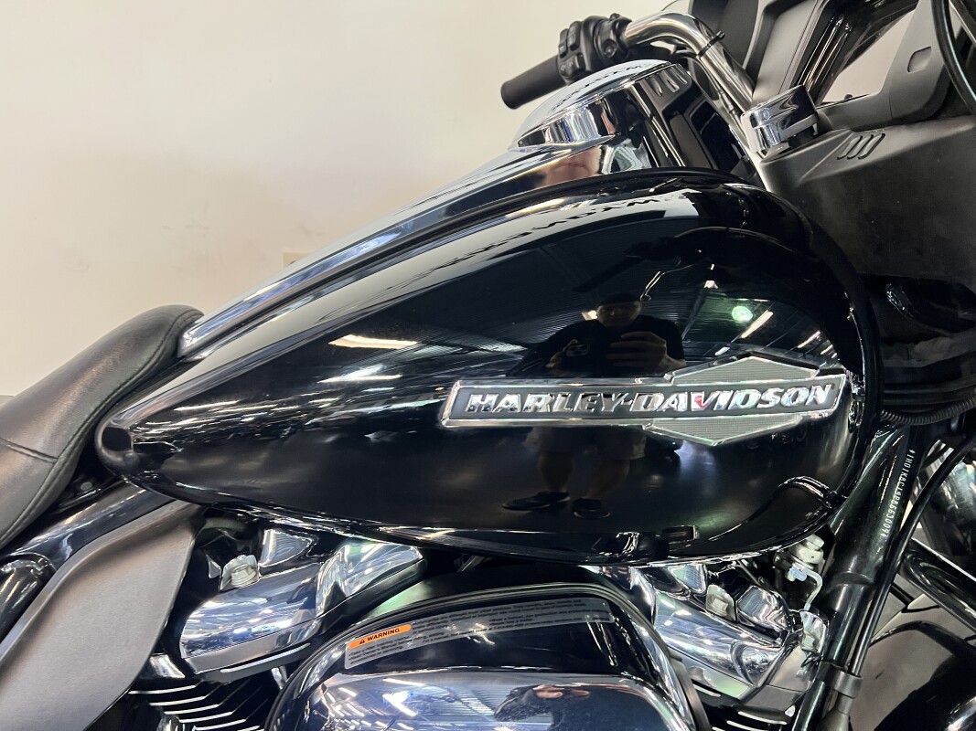 2023 Harley-Davidson Street Glide Vivid Black FLHX - Photo 2