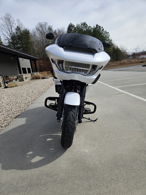 2025 Harley-Davidson Road Glide White Onyx Pearl - Black Finish - Photo 3