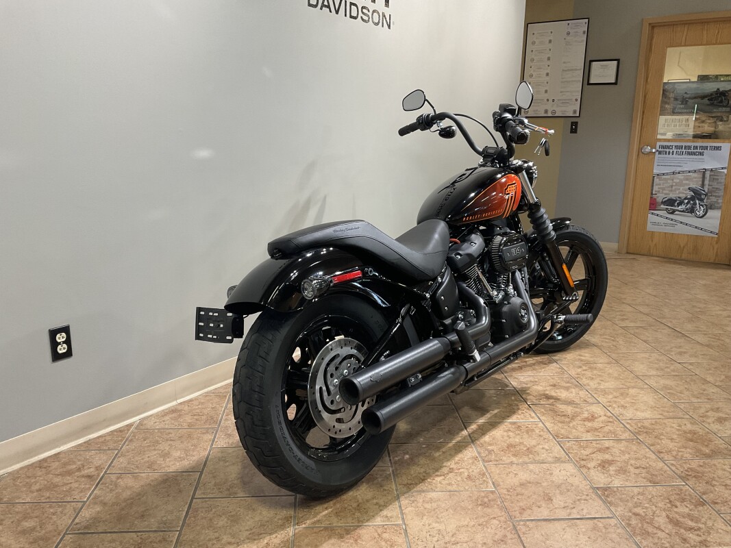 2022 Harley-Davidson Street Bob 114 Vivid Black FXBBS - Photo 4