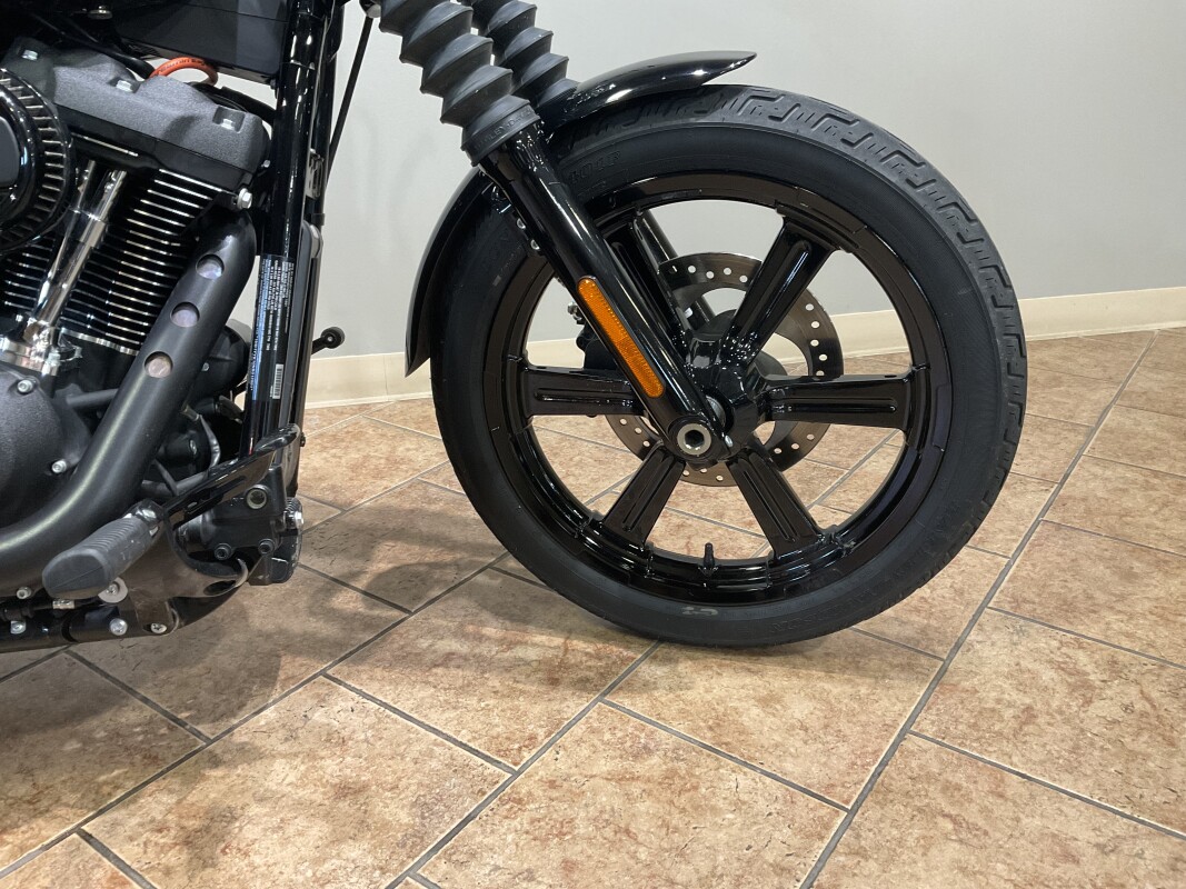 2022 Harley-Davidson Street Bob 114 Vivid Black FXBBS - Photo 7