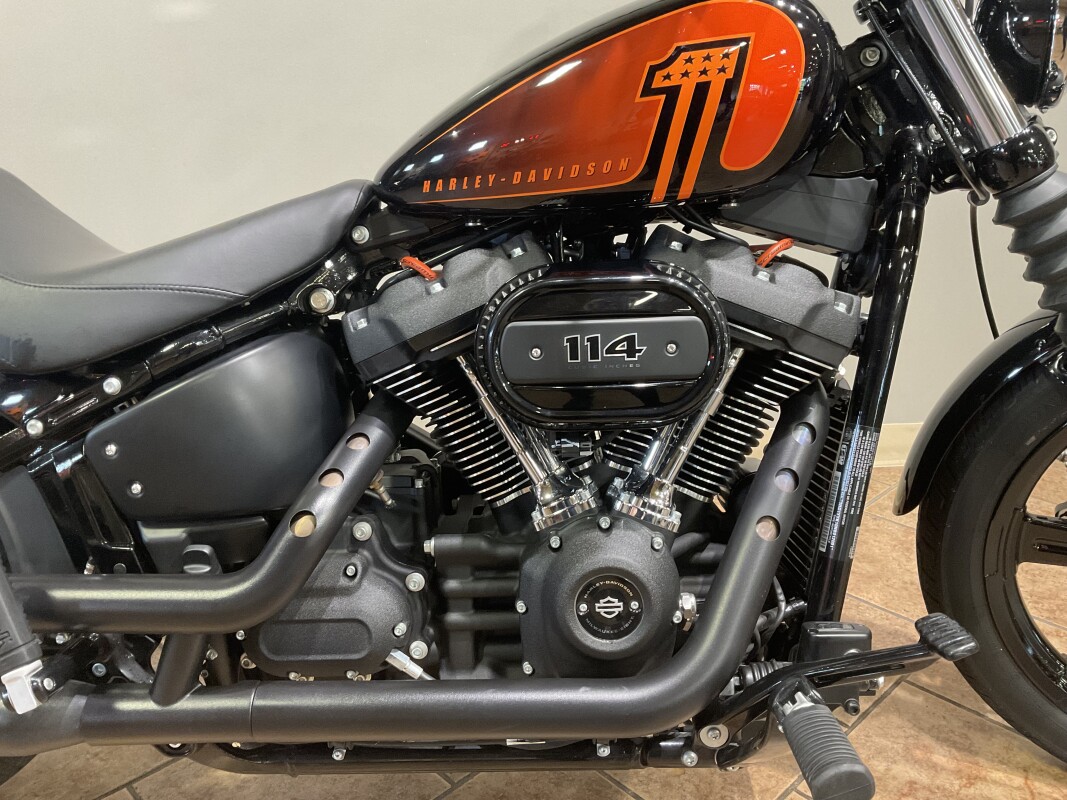 2022 Harley-Davidson Street Bob 114 Vivid Black FXBBS - Photo 2