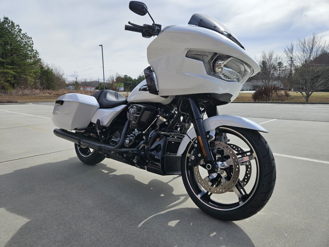 2025 Harley-Davidson Road Glide White Onyx Pearl - Black Finish - Photo 4