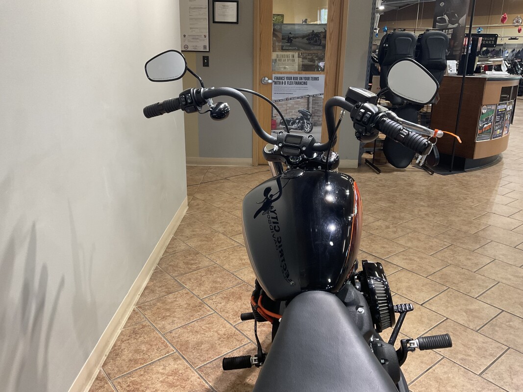 2022 Harley-Davidson Street Bob 114 Vivid Black FXBBS - Photo 6