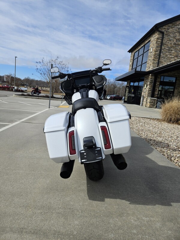 2025 Harley-Davidson Road Glide White Onyx Pearl - Black Finish - Photo 7