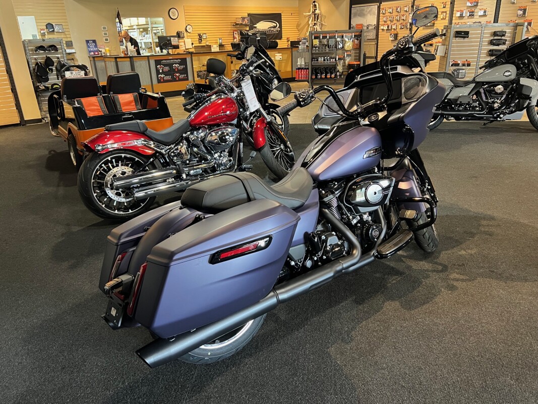 2025 Harley-Davidson Road Glide Purple Abyss Denim - Black Finish - Photo 5
